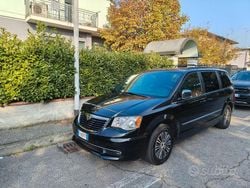 Nero Usata 2015 Lancia Voyager Monovolume | 13.000 € (Molto cara)