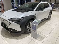 Platinum white pearl mica Usata 2024 Subaru Solterra SUV | 51.200 € (Buon prezzo)