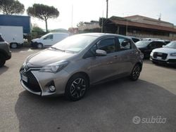 Grigio Usata 2015 Toyota Yaris Lounge Tre volumi | 7200 € (Buon prezzo)