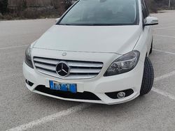 Bianco Usata 2014 Mercedes 180 Tre volumi | 10.800 €