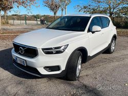 Bianco Usata 2022 Volvo XC40 Momentum SUV | 24.500 € (Buon prezzo)