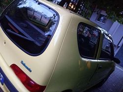Giallo Usata 2005 Fiat 600 Tre volumi | 3000 €