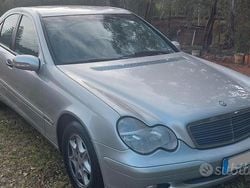 Usata 2004 Mercedes C220 Tre volumi | 3500 € (Buon prezzo)