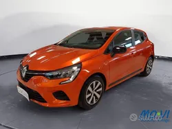 Arancione Usata 2023 Renault Clio V Equilibre Tre volumi | 13.200 € (Ottimo prezzo)