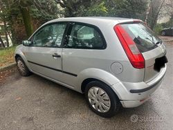 Grigio Usata 2004 Ford Fiesta | 1800 €