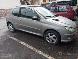 Grigio Usata 2004 Peugeot 206 Due volumi | 1750 € (Buon prezzo)