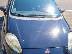 Usata 2015 Fiat Punto Street Tre volumi | 3700 € (Buon prezzo)
