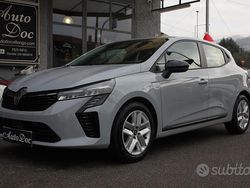 Grigio Usata 2025 Renault Clio V Evolution Tre volumi | 17.200 € (Buon prezzo)