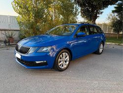 Blu/azzurro Usata 2019 Skoda Octavia G-TEC Ambition Tre volumi | 11.900 € (Ottimo prezzo)