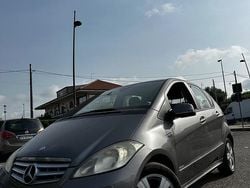 Grigio Usata 2010 Mercedes A180 Avantgarde Tre volumi | 2490 € (Ottimo prezzo)