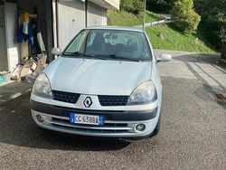 Grigio Usata 2003 Renault Clio II Due volumi | 2300 € (Buon prezzo)