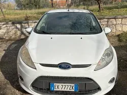 Usata 2012 Ford Fiesta Due volumi | 4500 € (Buon prezzo)