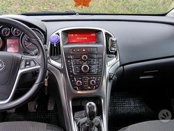 Grigio Usata 2012 Opel Astra Edition Tre volumi | 3000 € (Buon prezzo)