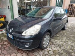 Grigio Usata 2006 Renault Clio II Tre volumi | 2500 € (Buon prezzo)