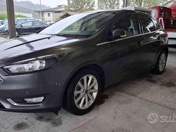 Antracite Usata 2015 Ford Focus Titanium Tre volumi | 5800 € (Buon prezzo)
