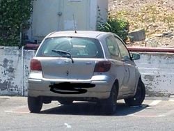 Grigio Usata 2005 Toyota Yaris Tre volumi | 2500 € (Buon prezzo)