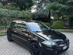 Nero Usata 2003 Renault Mégane II Dynamique Tre volumi | 2000 € (Buon prezzo)