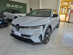 Grigio aviation Nuova 2025 Renault Mégane Techno Tre volumi | 31.900 € (Buon prezzo)