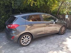 Grigio Usata 2018 Ford Fiesta Due volumi | 7300 € (Buon prezzo)