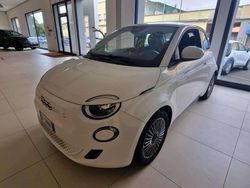 Bianco Usata 2025 Fiat 500e Due volumi | 20.399 € (Buon prezzo)