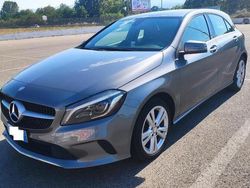 Grigio Usata 2016 Mercedes A180 Tre volumi | 18.000 € (Molto cara)