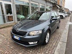Grigio Usata 2015 Skoda Octavia G-TEC Executive Station wagon | 7390 € (Buon prezzo)