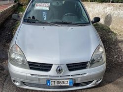 Usata 2005 Renault Clio II | 3000 € (Molto cara)
