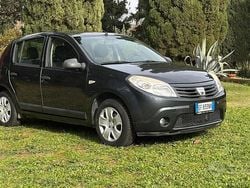 Nero Usata 2010 Dacia Sandero Lauréate Tre volumi | 3200 € (Buon prezzo)
