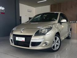 Beige Usata 2010 Renault Scénic III Luxe Monovolume | 3800 € (Buon prezzo)