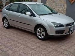 Usata 2005 Ford Focus Due volumi | 1999 € (Buon prezzo)