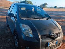 Usata 2008 Toyota Yaris Tre volumi | 2400 € (Ottimo prezzo)