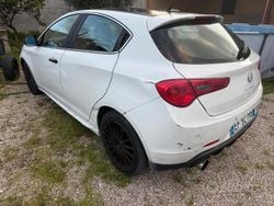 Bianco Usata 2010 Alfa Romeo Giulietta Tre volumi | 2850 € (Buon prezzo)