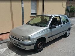 Grigio Usata 1997 Renault Clio Tre volumi | 900 €