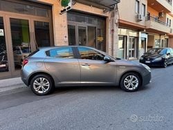 Grigio Usata 2011 Alfa Romeo Giulietta Distinctive Tre volumi | 6800 € (Buon prezzo)