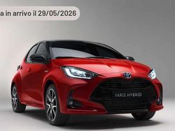 Argento Nuova 2026 Toyota Yaris Hybrid Sport Due volumi | 26.740 € (Molto cara)