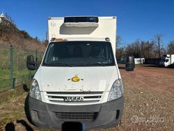 Bianco Usata 2009 Iveco Daily Tre volumi | 4500 € (Buon prezzo)