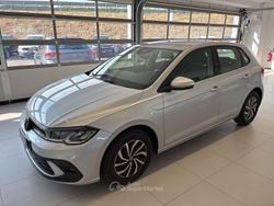 Argento Usata 2023 VW Polo Life Tre volumi | 17.390 € (Buon prezzo)