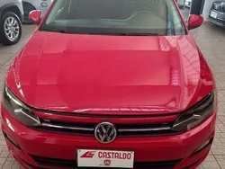 Rosso(met.) Usata 2018 VW Polo Comfortline Tre volumi | 8990 € (Super prezzo)