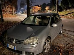 Usata 2004 VW Golf V Tre volumi | 1000 € (Ottimo prezzo)