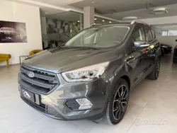 Grigio Usata 2017 Ford Kuga Titanium SUV | 13.800 € (Buon prezzo)