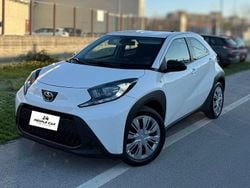 Bianco Usata 2023 Toyota Aygo Active Due volumi | 12.900 € (Molto cara)