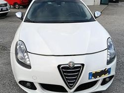 Bianco Usata 2013 Alfa Romeo Giulietta Tre volumi | 6500 € (Buon prezzo)
