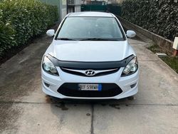Bianco Usata 2011 Hyundai i30 Due volumi | 5000 € (Buon prezzo)