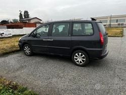 Usata 2005 Peugeot 807 Monovolume | 2500 €
