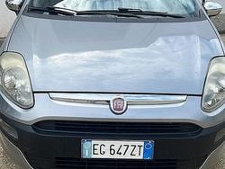 Grigio Usata 2011 Fiat Punto Tre volumi | 2700 € (Buon prezzo)