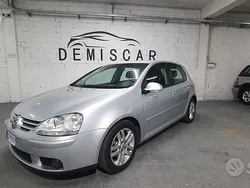 Argento Usata 2006 VW Golf V Sportline Tre volumi | 2900 € (Buon prezzo)