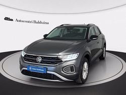 Grigio indyum/tetto nero Usata 2024 VW T-Roc Life SUV | 27.900 € (Buon prezzo)