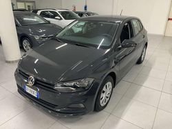 Grigio urano Usata 2018 VW Polo Trendline Tre volumi | 11.500 € (Buon prezzo)