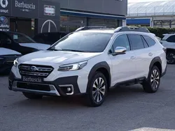Crystal white pearl Nuova 2025 Subaru Outback Premium SUV | 51.600 € (Buon prezzo)