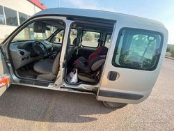 Grigio Usata 2001 Renault Kangoo Tre volumi | 3000 € (Cara)